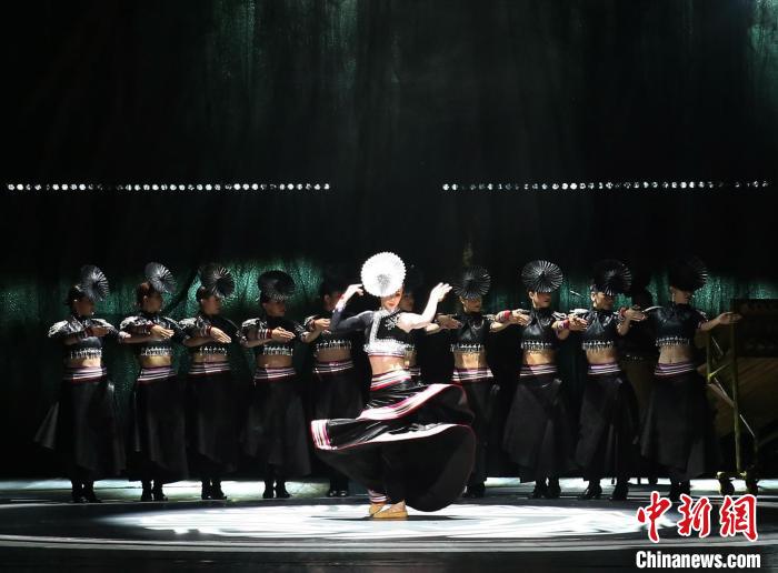 云南玉溪活化文物與非遺打造舞臺(tái)劇《花腰竹女》