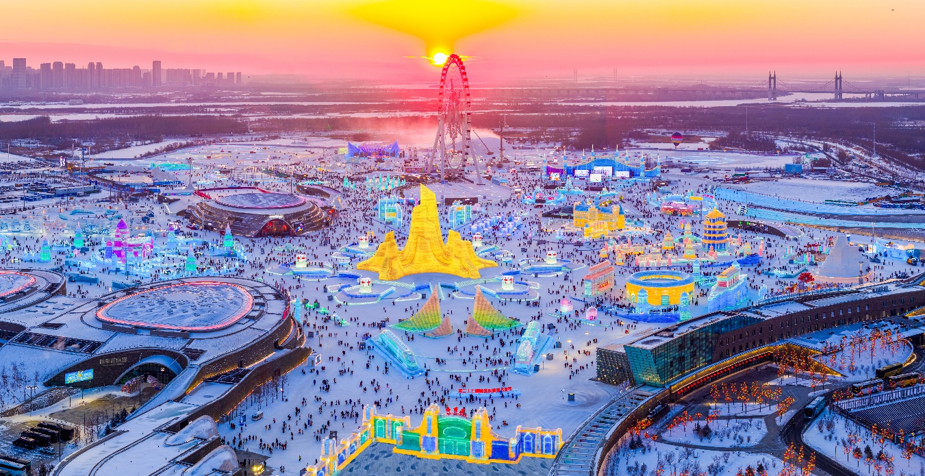 哈爾濱冰雪大世界迎來“開門紅”。人民網(wǎng)記者 蘇靖剛攝