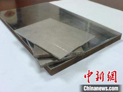 企業(yè)展示的金屬復(fù)合材料產(chǎn)品?！垕I子 攝