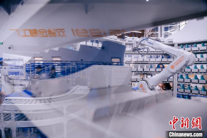 最快一個多小時，“私人訂制”的鞋子就能完成生產(chǎn)。　李南軒 攝