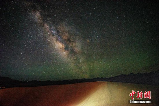 圖為6月20日晚，高原銀河風(fēng)光。曹枝清 攝
